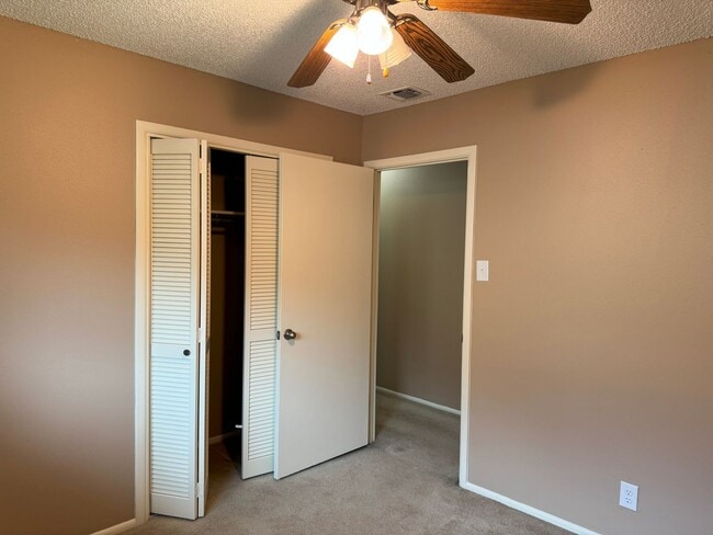 Building Photo - 102 Dalewood Dr