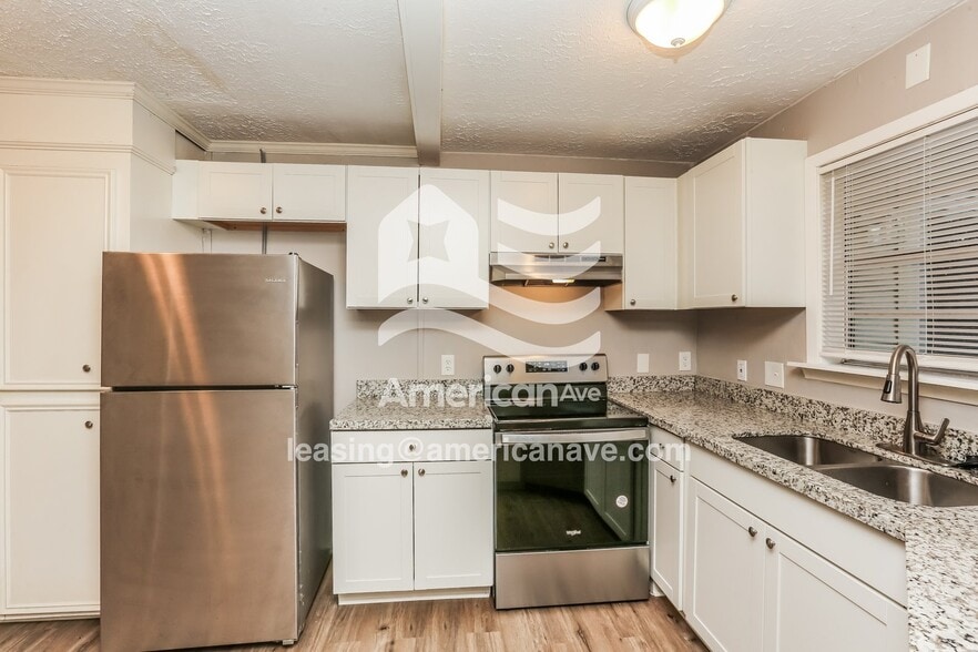 Building Photo - 1665 Aurora St