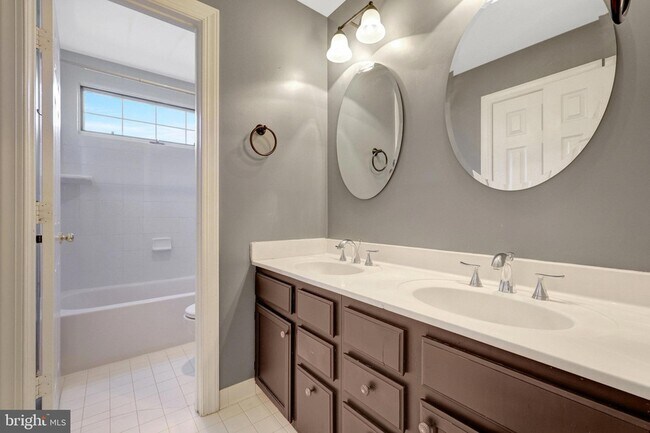 Building Photo - 47001 Smithwood Ct