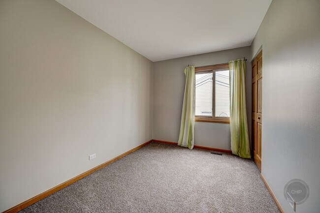 Building Photo - 4 N Birchwood Dr