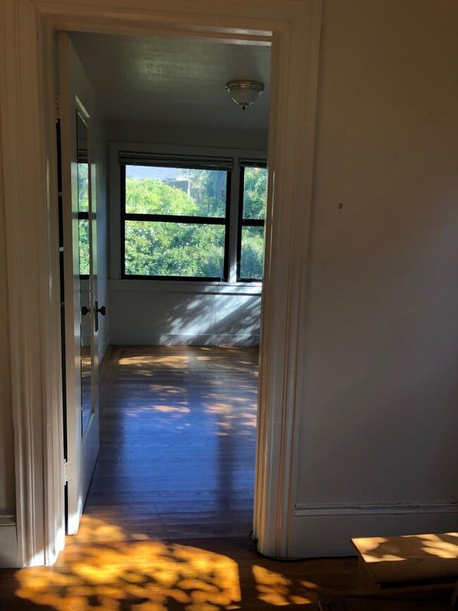 Building Photo - Big bedroom in cozy Single Family House walking distance to the Berkeley Campus. Gustavo Lopez AMSI