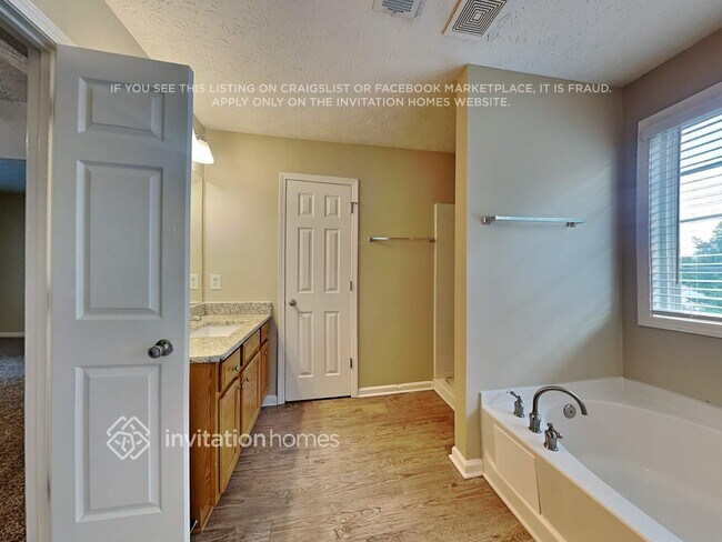 Building Photo - 5622 Elwood Cir