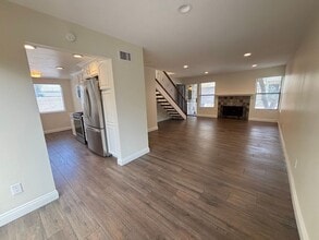 Building Photo - 3 Bedroom Condo now available in City of Orange
