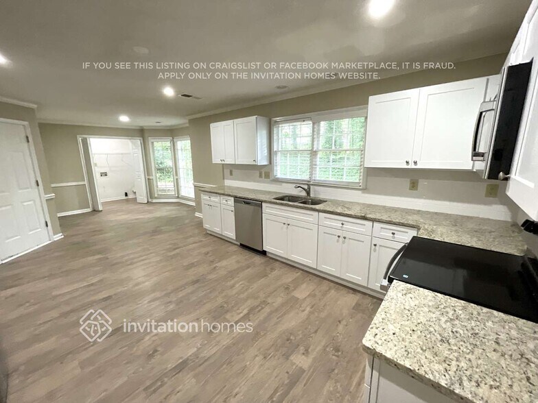 Building Photo - 2862 Wynford Dr S W