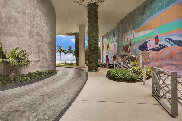 Building Photo - 460 NE 28th St