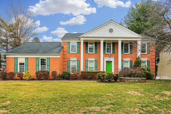 Building Photo - GORGEOUS SINGLE FAMILY ON JONES LANE