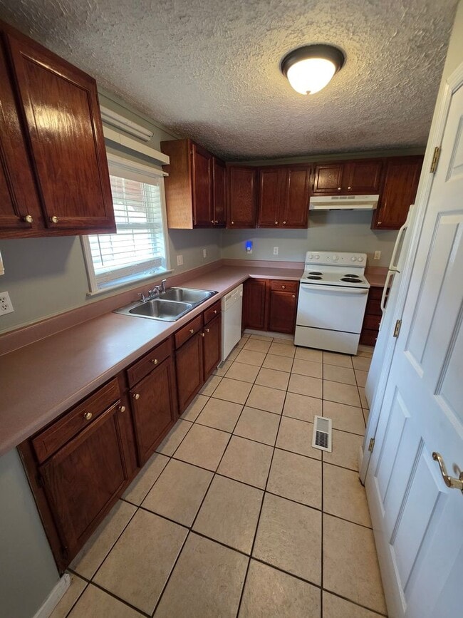 Building Photo - 2 Bedroom 1 Bath House with storage building