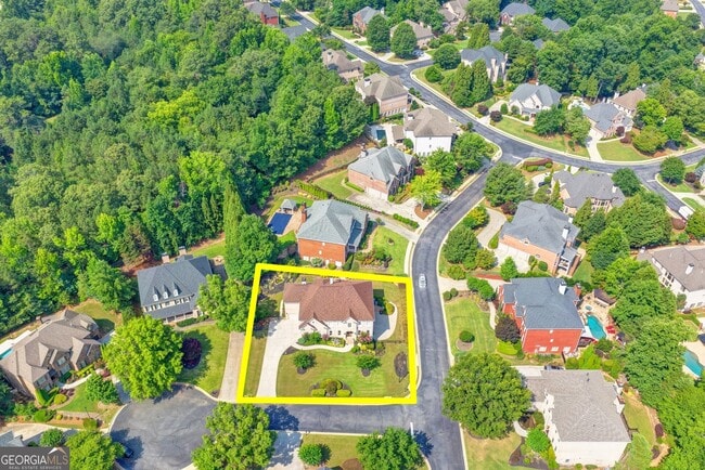 Building Photo - 8910 Pinehurst Cove