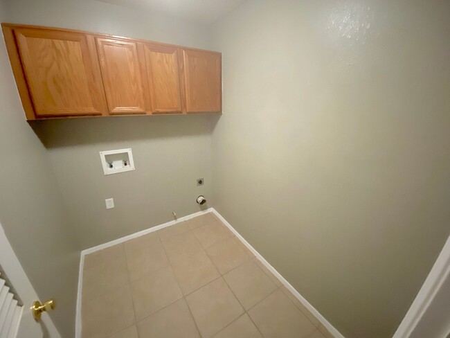 Building Photo - Northeast El Paso 3 bed with Upstairs Loft!