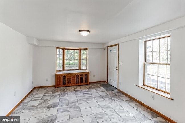 Building Photo - 1425 N Line St