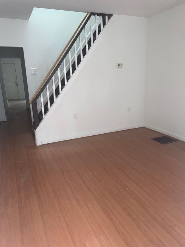 Building Photo - 2432 Etting St