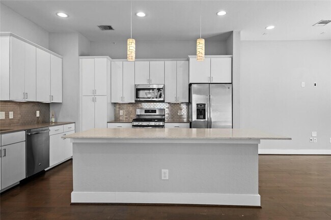 Building Photo - 8409 Hempstead Rd