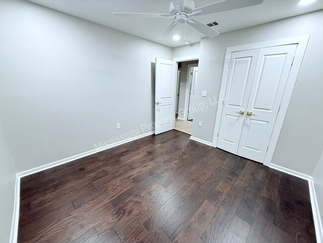 Building Photo - Renovated 2BR/1BA For Rent