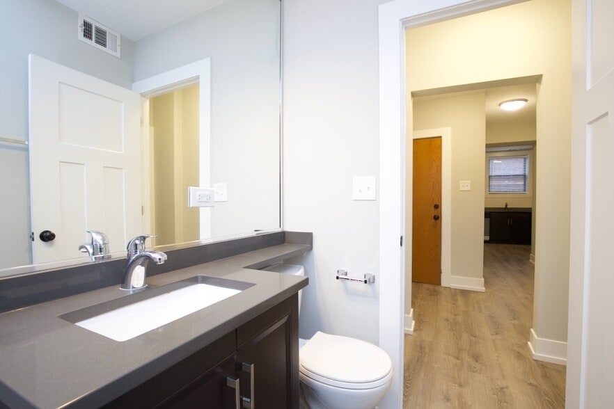 Building Photo - 1133 Maple Ave