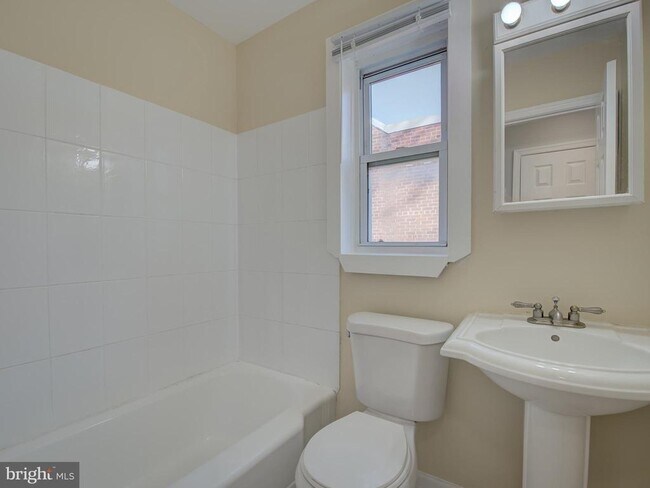 Building Photo - 351 Parkland Pl SE