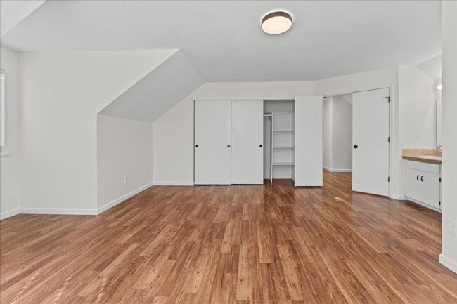 Building Photo - Beautifully Renovated 4-Bedroom, 2-Bath Ho...