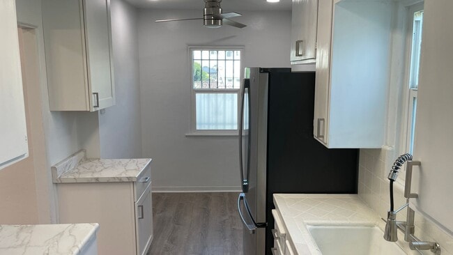 Building Photo - West LA Gem - 2 bed / 1 bath