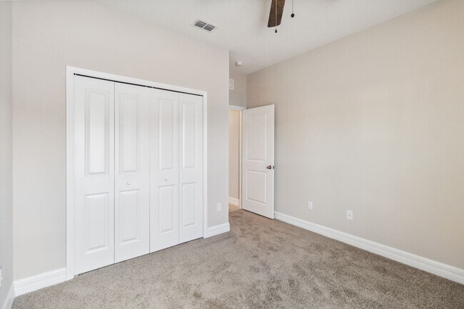 Building Photo - Beautiful New Energy Efficient 4/2 Close t...