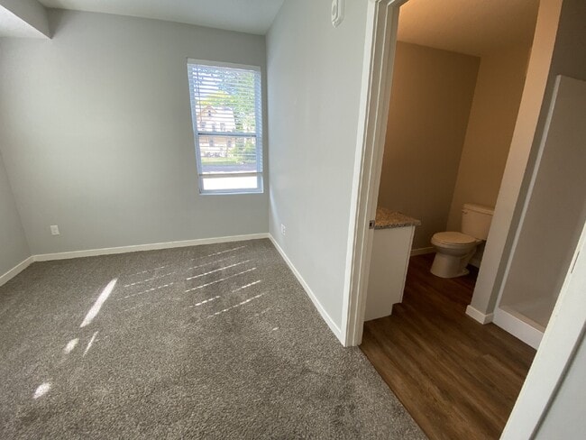Building Photo - Modern Comfort Meets Urban Convenience in Longfellow!