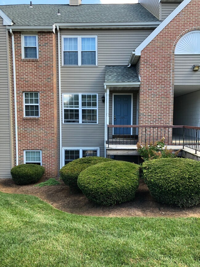 Building Photo - 805 Christopher Dr