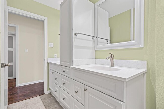 Building Photo - 7103 Mesa Dr