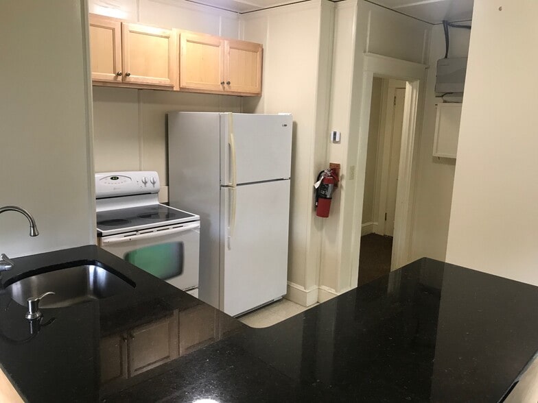 Building Photo - 33 Ward St