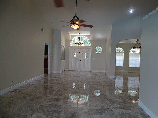 Formal Living Room - 6325 Winding Lake Dr