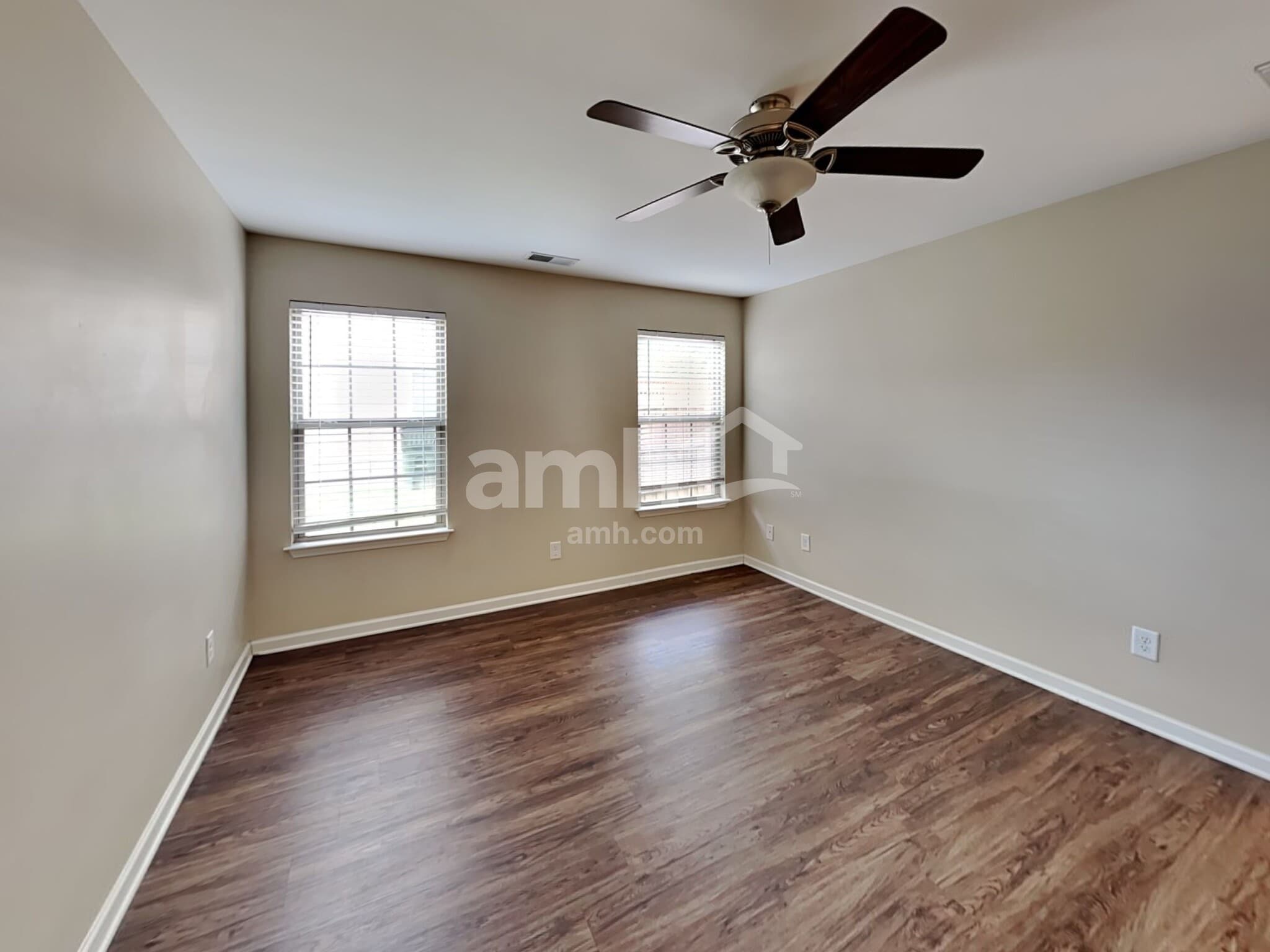 Building Photo - 484 Albion Cir
