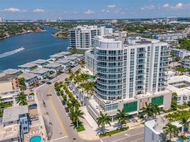 Building Photo - 401 N Birch Rd