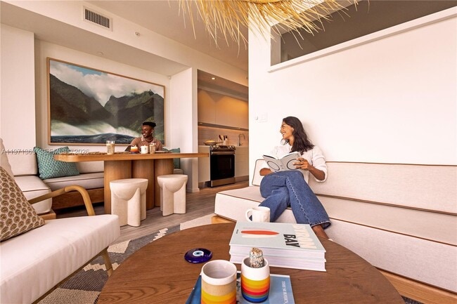 Building Photo - 221 SW 1st Ave