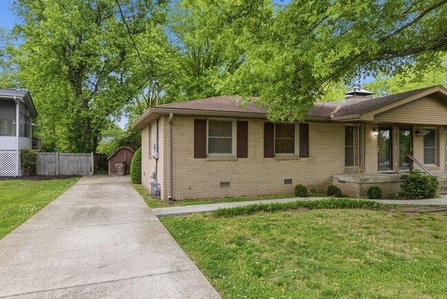 Building Photo - Crieve Hall Duplex