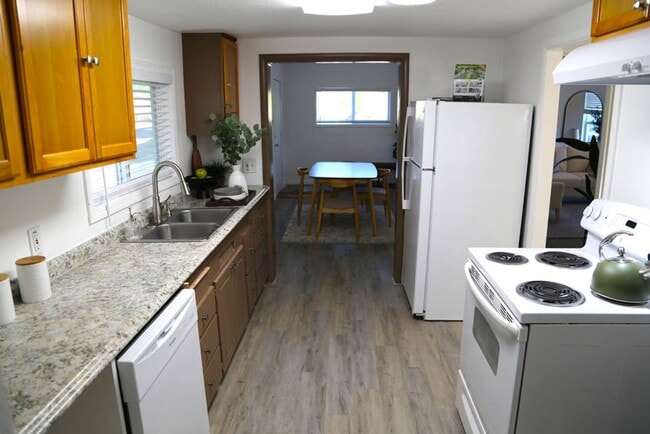 Building Photo - 2bed/1bath with a shop