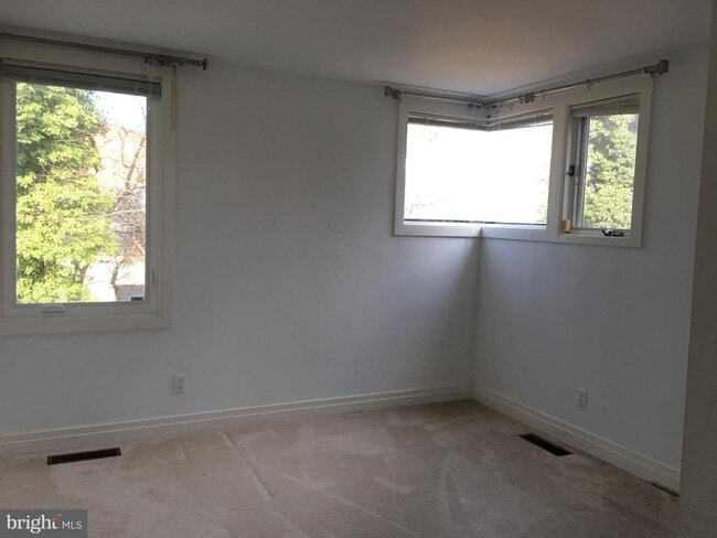 Building Photo - 5407 Roosevelt St