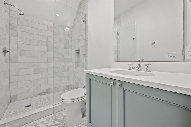 Building Photo - 2518 Sutherland St