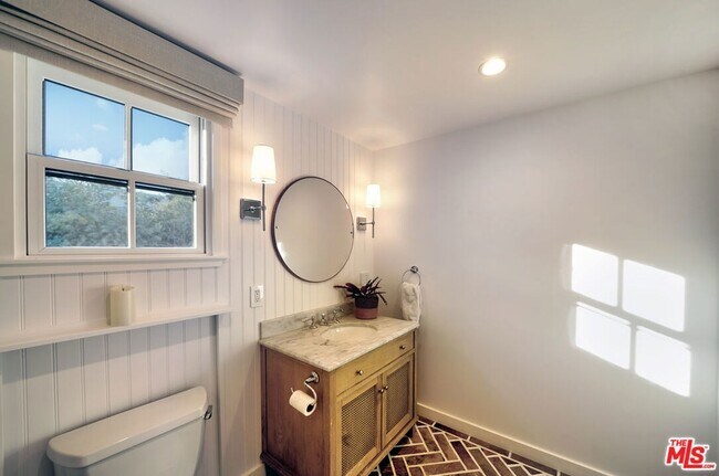 Building Photo - 2310 Laguna Cir Dr