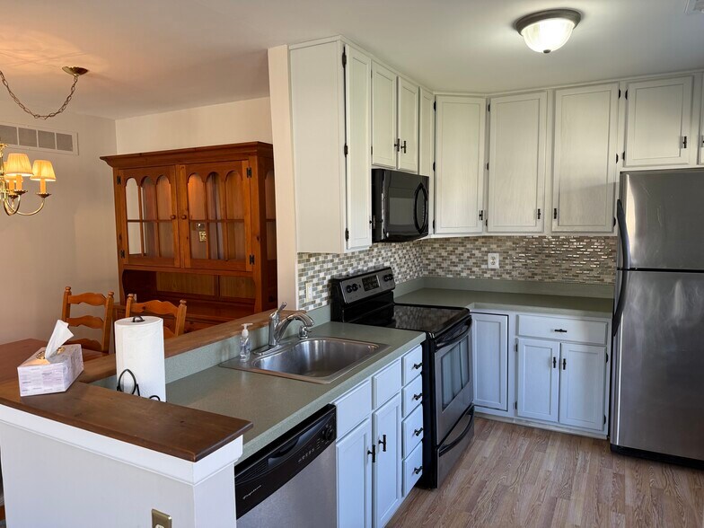 Building Photo - 1808 Foxmeadow Cir