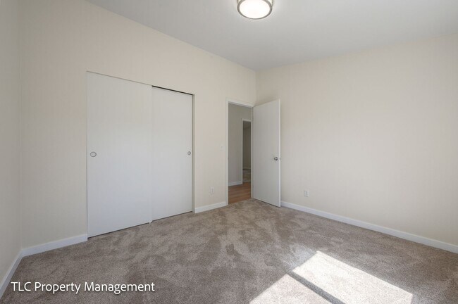 Building Photo - 3bd/2bath Home with a view!!