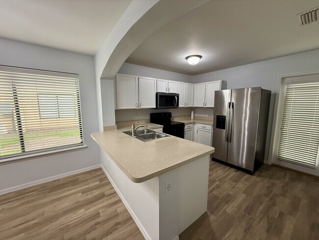 Building Photo - 622 Briar Way Ln