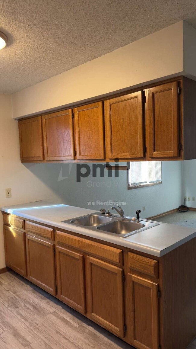 Building Photo - 1103 6th St