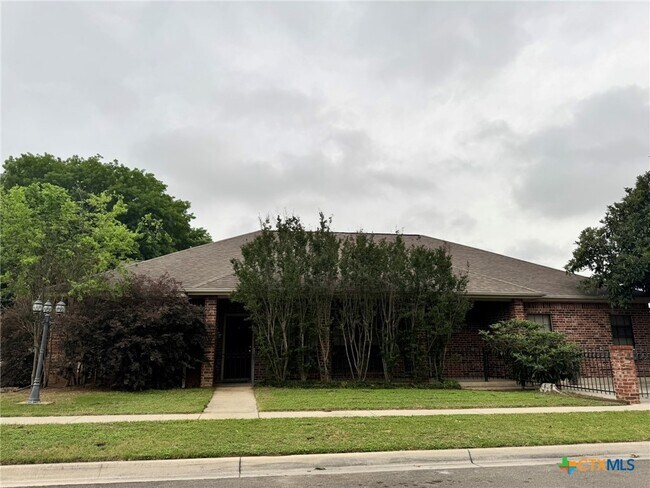 Building Photo - 677 Sagewood Pkwy