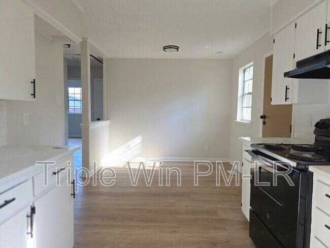 Building Photo - 5505 Crescent Dr