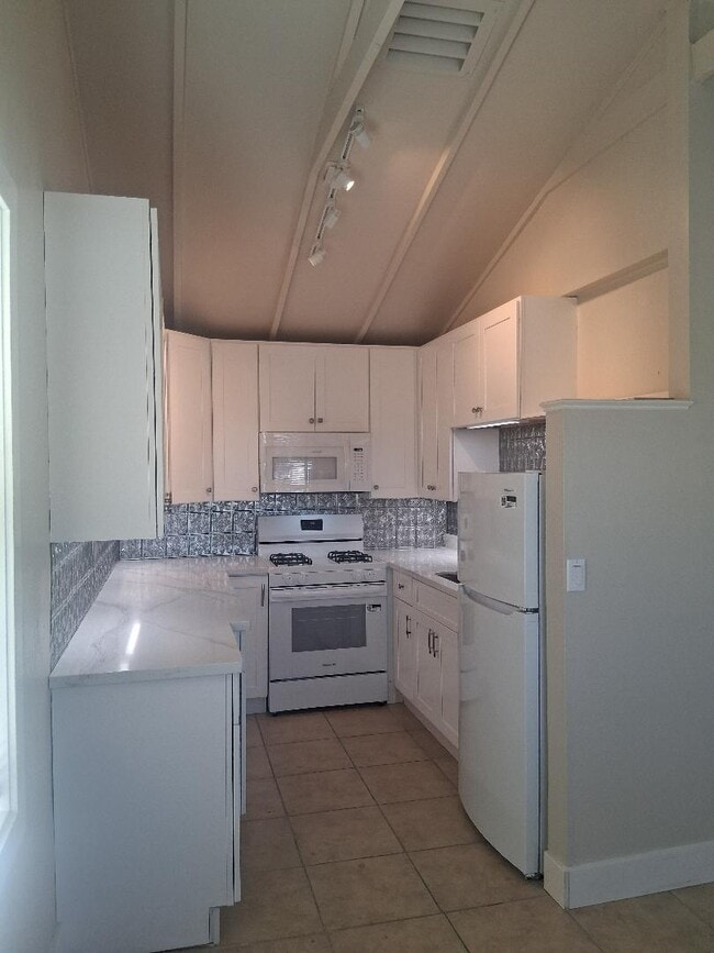 Building Photo - 1317 Chanticleer Ave