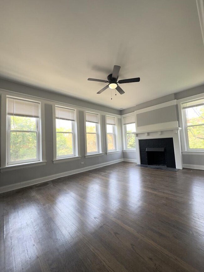 Building Photo - 2 bedroom in Chicago IL 60660