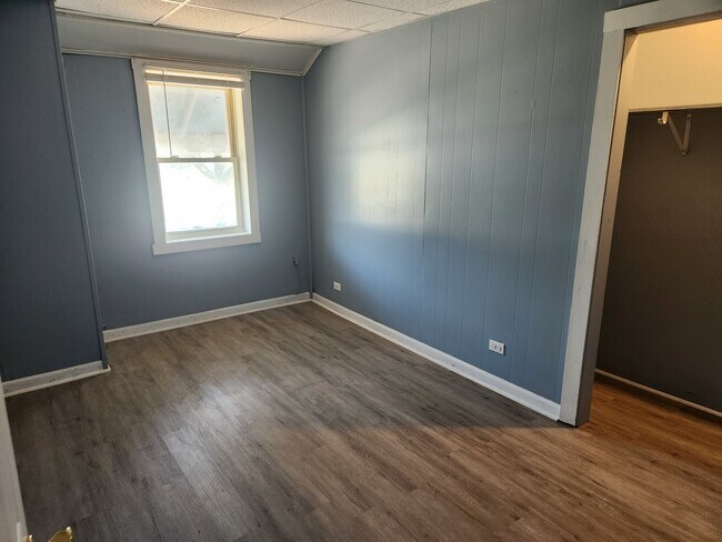 Building Photo - 106 W Comanche Ave