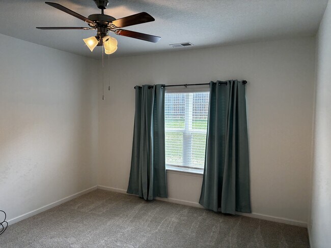 Building Photo - 2732 Minuteman Ln
