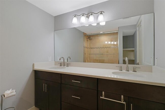 Building Photo - 3801 Laurel Ledge Ln