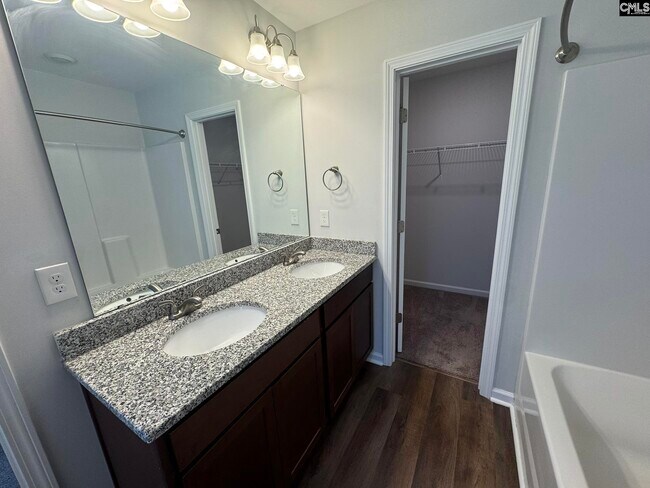 Building Photo - 214 Bluewing Dr