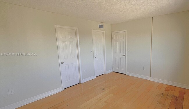 Building Photo - 10000 NW 80th Ct