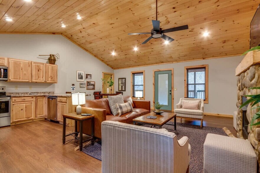 Building Photo - 5151 Riversong Way