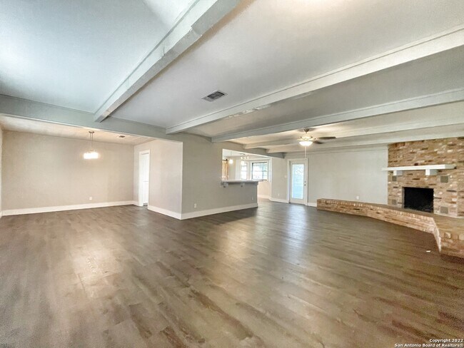 Building Photo - 10185 FM1101